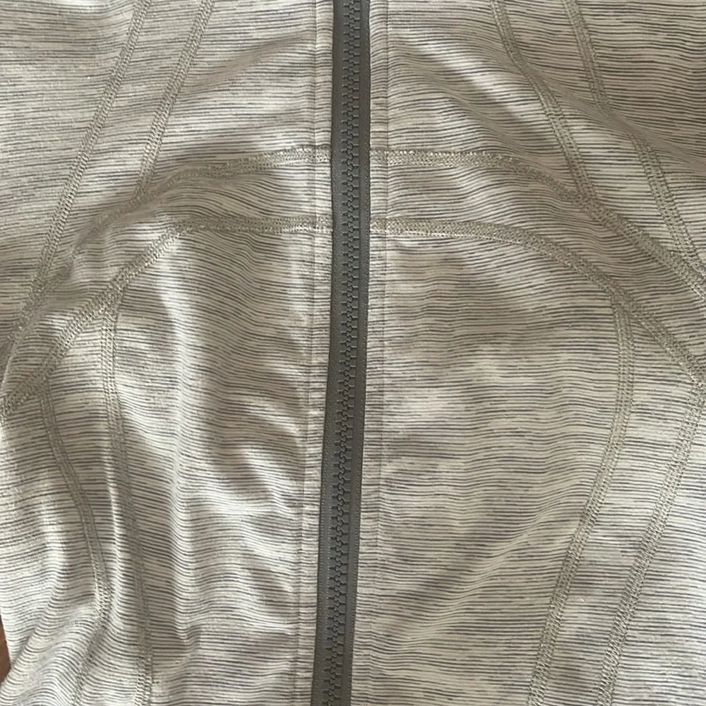 Lululemon zip jacket - Picture 4 of 8